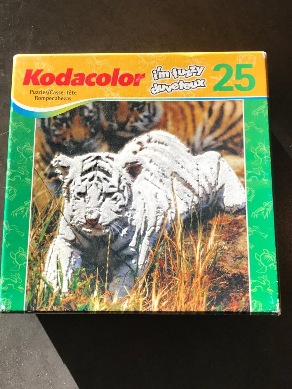 Kodacolor On The Prowl I'm Fuzzy Duveteux 25 Piece Puzzle